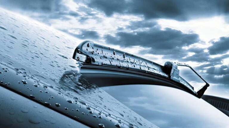 El cambio de plumillas y su importancia para la visibilidad en días de lluvia